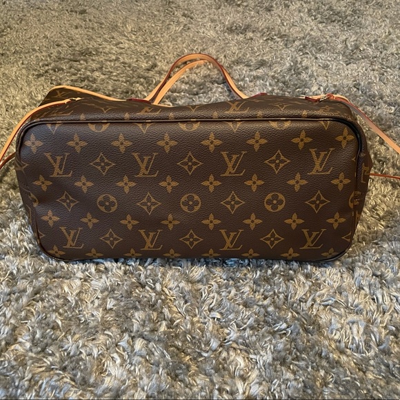 Louis Vuitton Monogram Neverfull MM - Picture 10 of 14